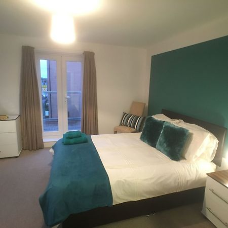 Canal View Homestay Coventry Ngoại thất bức ảnh