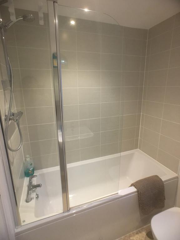 Canal View Homestay Coventry Ngoại thất bức ảnh